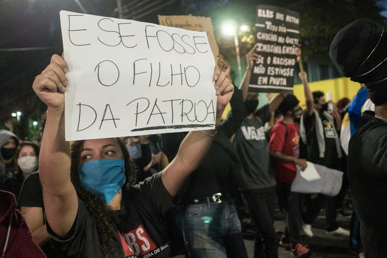 Bens e Direitos com documentos para informar ações em carteira